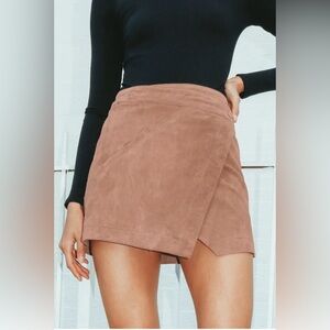 BLANK NYC Size 26 Tan SUEDE Wrap Mini Skirt FRONT POCKET SNAP ON
